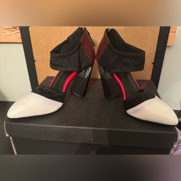 Chic Black and Red High Heels with Ankle Strap - Picture 4 of 10